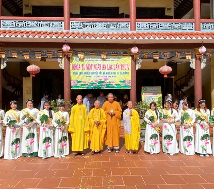 Phân ban cư sĩ Phật tử Tp Đà Nẵng cung nghinh Chư tôn Thiền đức Tăng ni quang lâm chứng minh Khoá tu DÀNH CHO NGƯỜI KHIẾM THI và KHUYẾT TẬT ( lần 5) do Phân ban Cư sĩ Tp Đà nẵng tổ chức tại Chùa Hải Hội