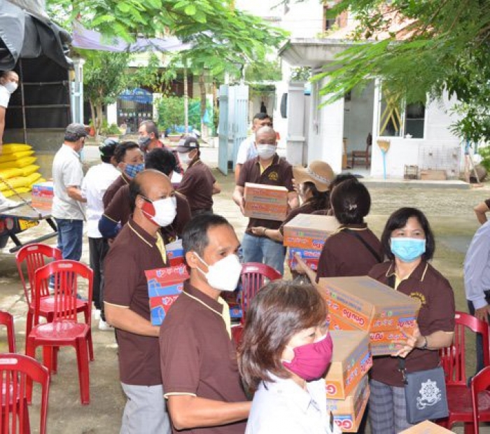 Phân Ban cư sĩ PT TP ĐÀ NẮNG trao quà yêu thương cho Hội Người mù 07 Quận Huyện Tp ĐN trong đại dịch Covid